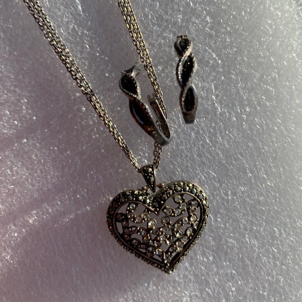 SET marquisite Adjustable heart neck/earring.